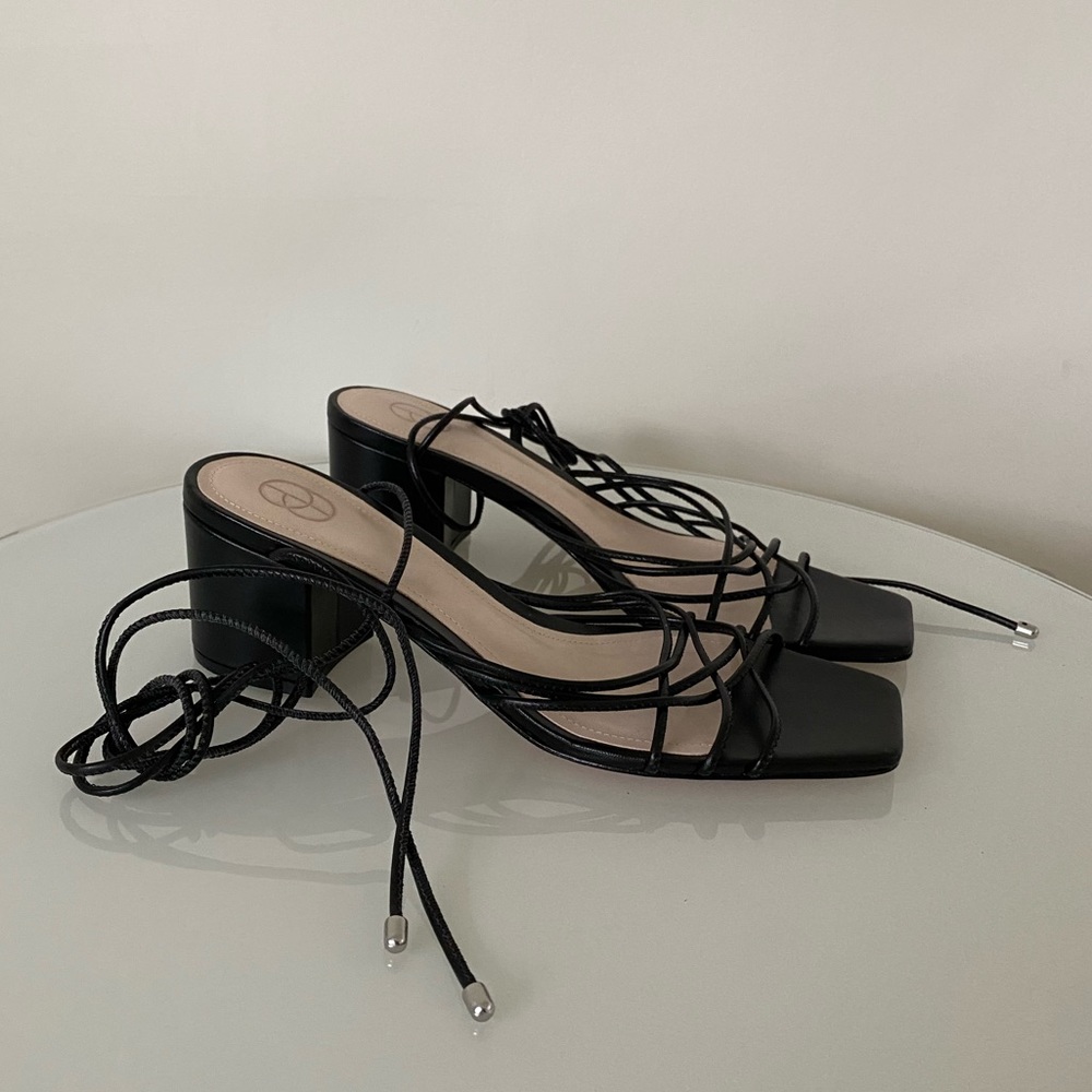 Porte & Paire Strappy Laceup Sandals 38